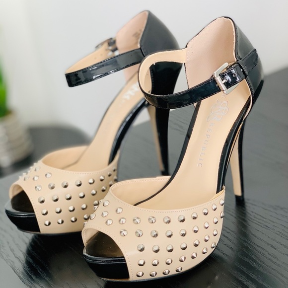 *DONATED* Rock & Republic Platform Heel Studded - Picture 6 of 14